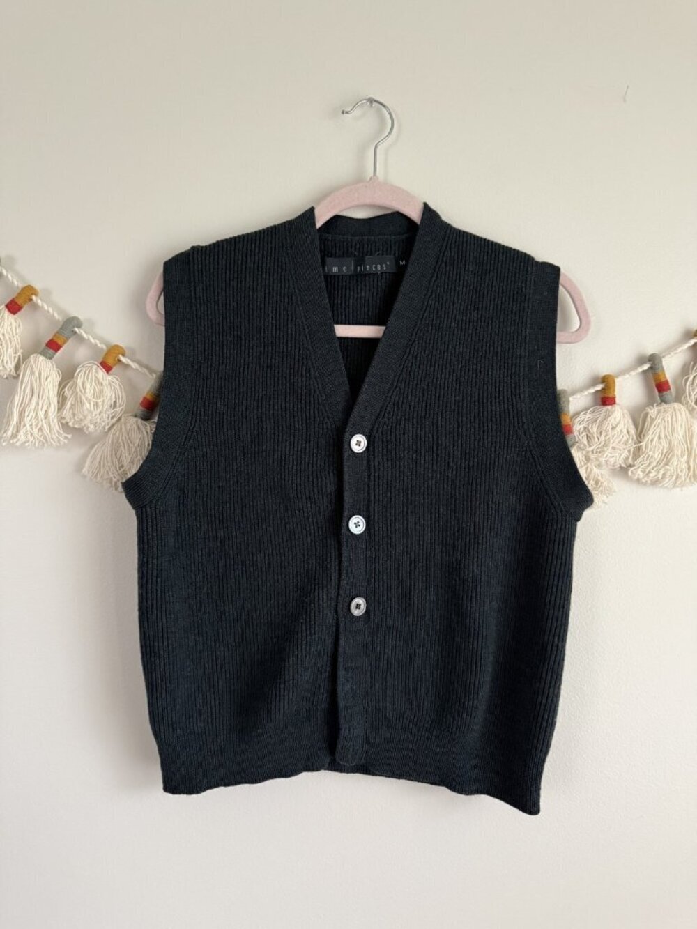 Vintage Time Pieces 100% Wool Ribbed Knit V-neck Sleeveless Sweater Vest Preppy